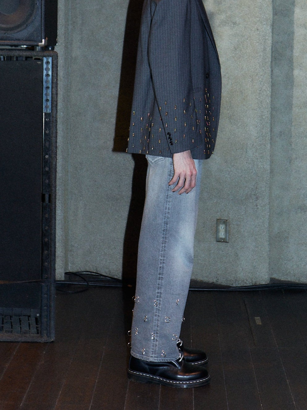 ＜UPCYCLED＞PIERCED DENIM PANTS【GRAY】